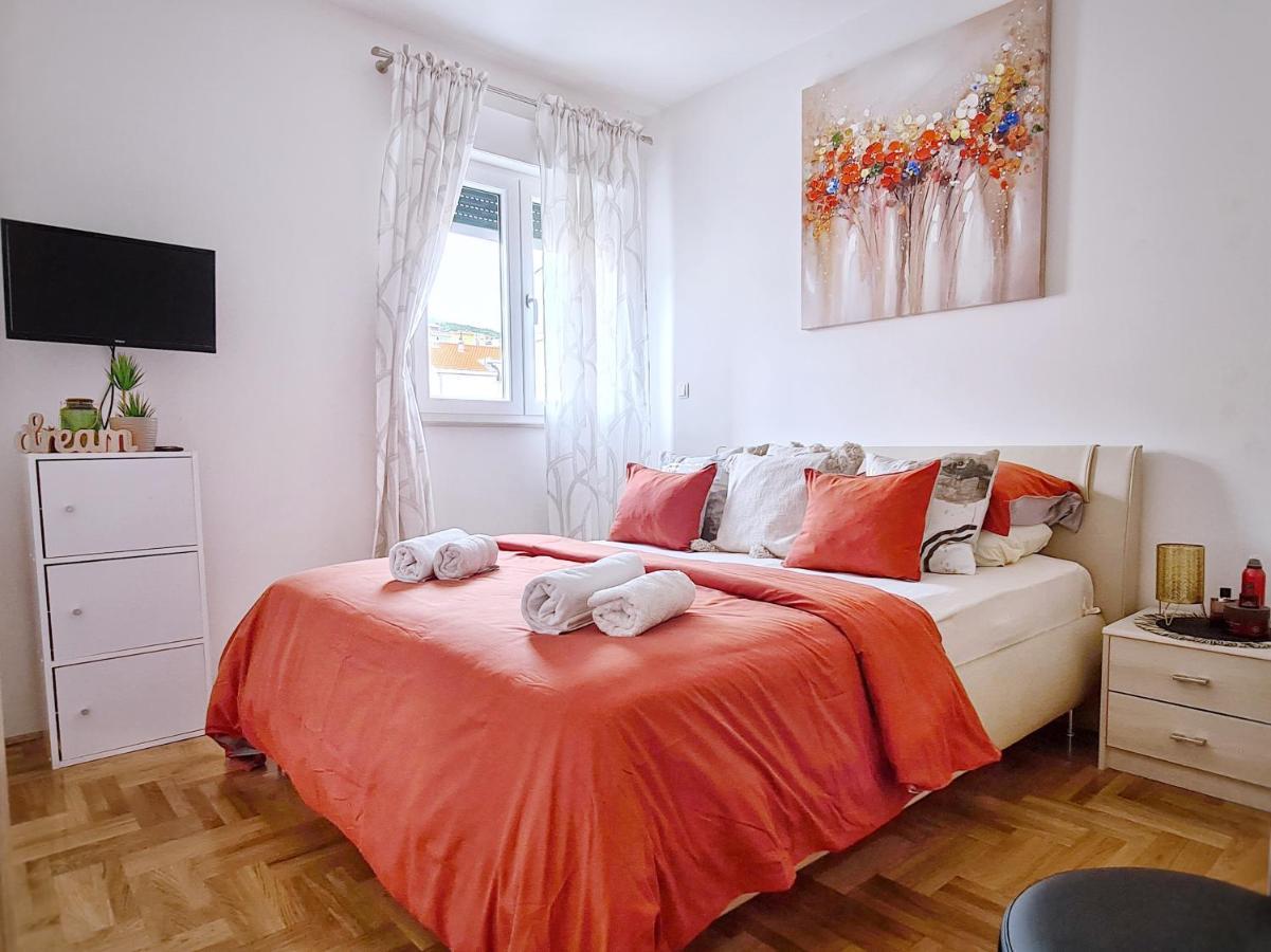Luxury Apartment Salona Bagian luar foto
