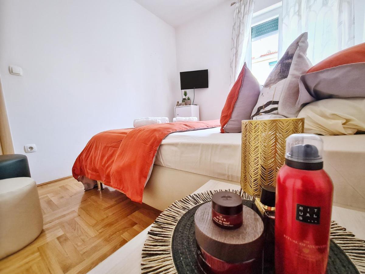 Luxury Apartment Salona Bagian luar foto