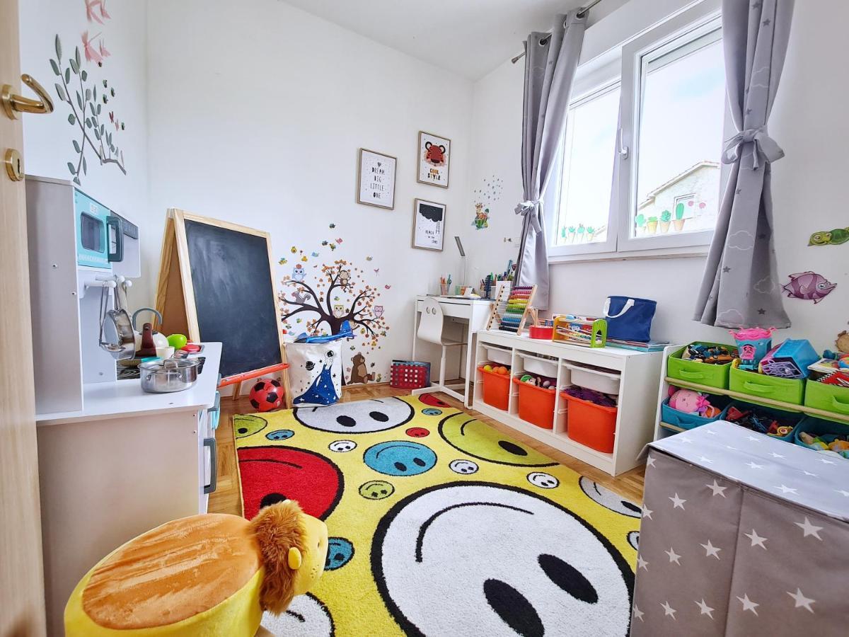 Luxury Apartment Salona Bagian luar foto