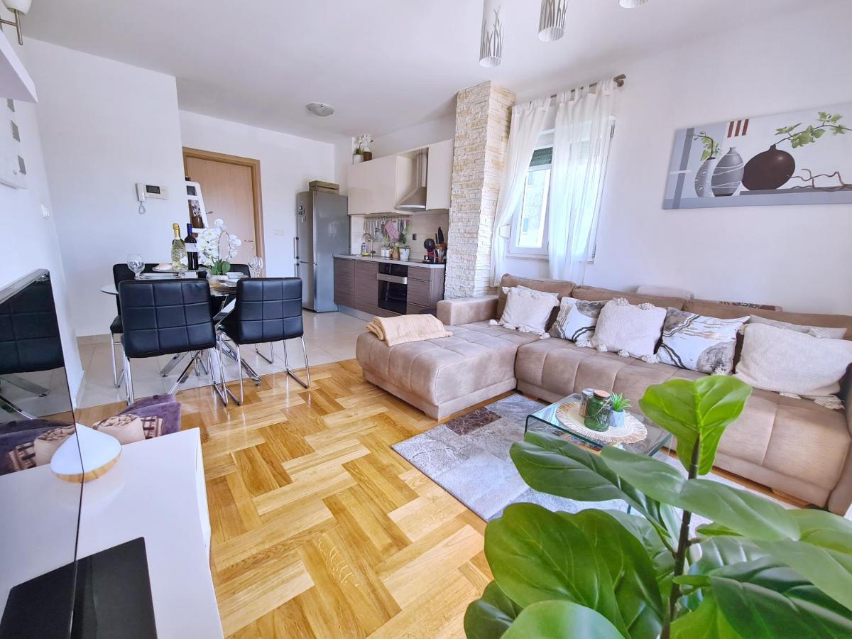 Luxury Apartment Salona Bagian luar foto