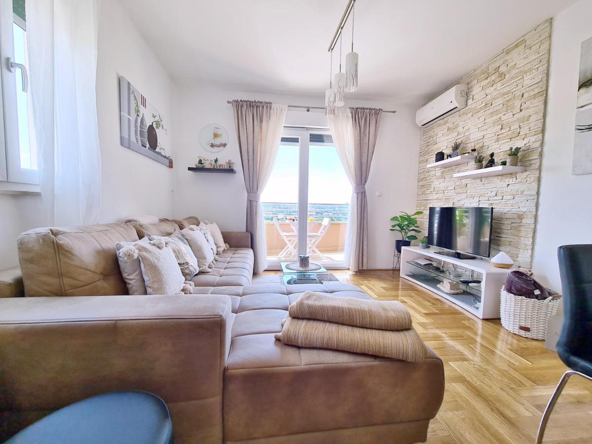 Luxury Apartment Salona Bagian luar foto