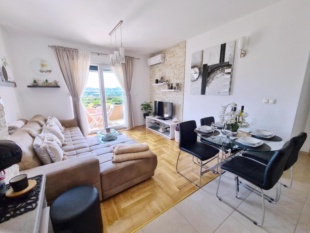 Luxury Apartment Salona Bagian luar foto