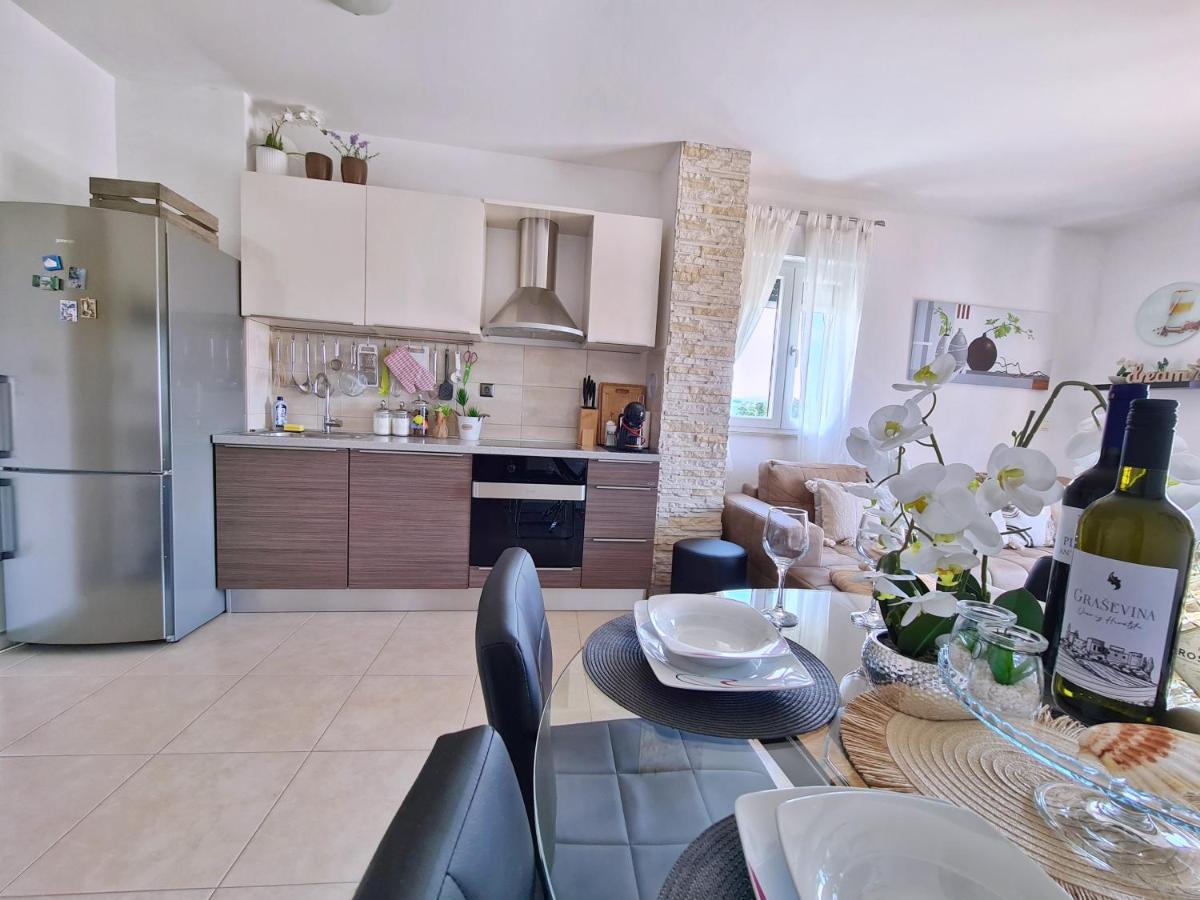 Luxury Apartment Salona Bagian luar foto