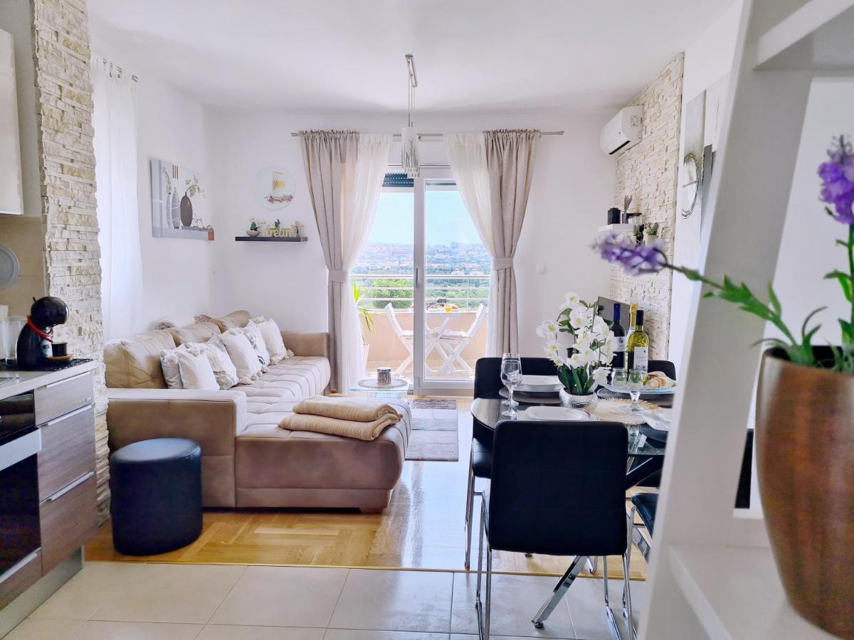 Luxury Apartment Salona Bagian luar foto