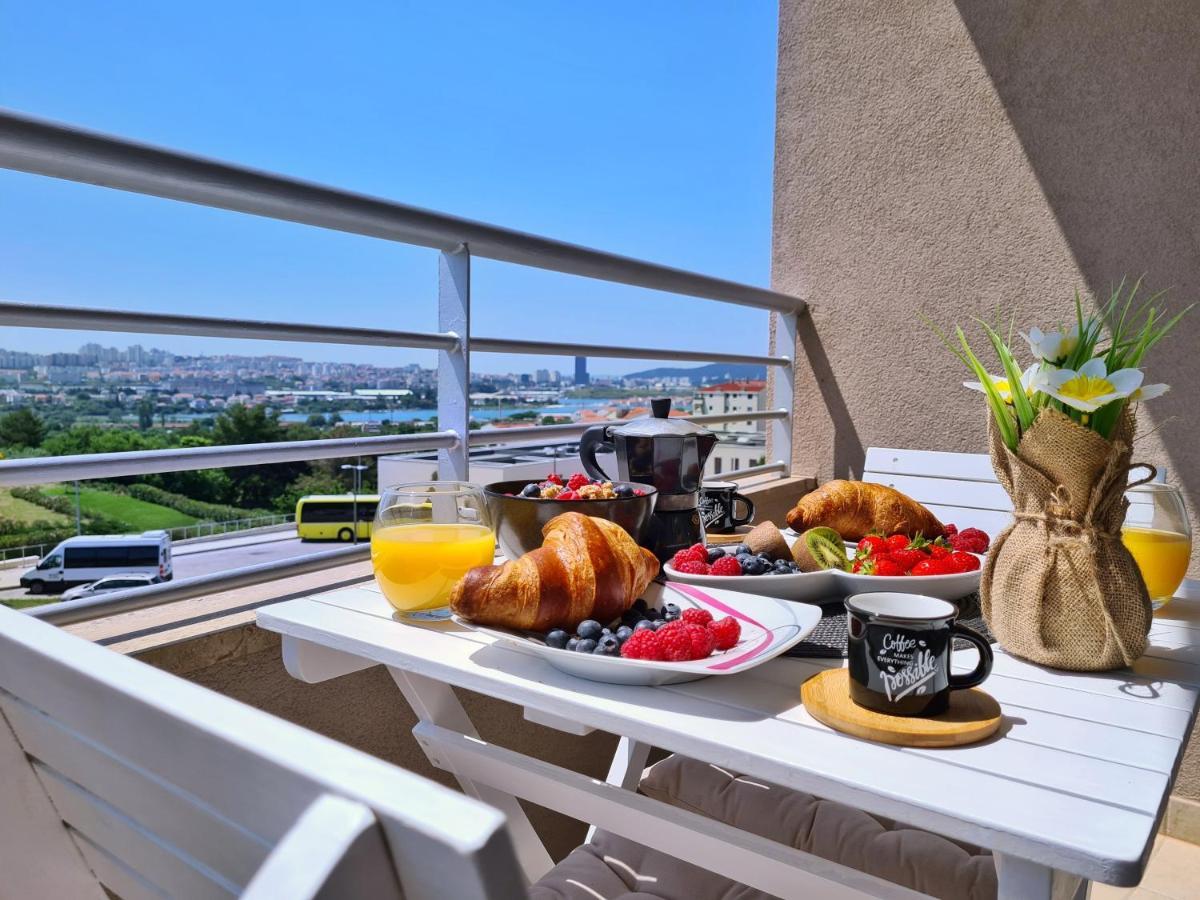 Luxury Apartment Salona Bagian luar foto