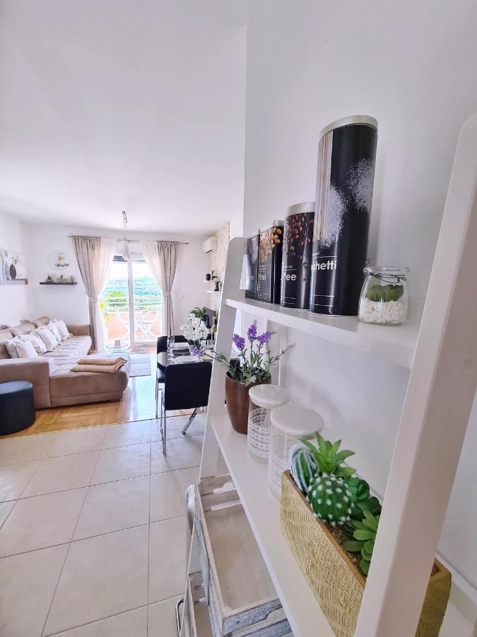 Luxury Apartment Salona Bagian luar foto