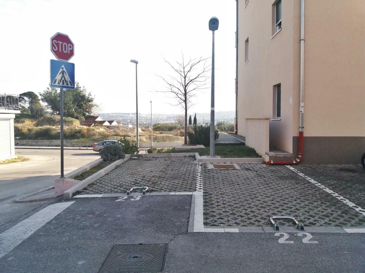 Luxury Apartment Salona Bagian luar foto