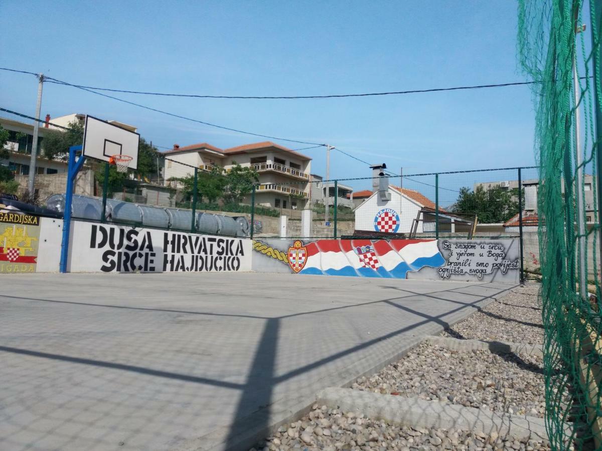 Luxury Apartment Salona Bagian luar foto